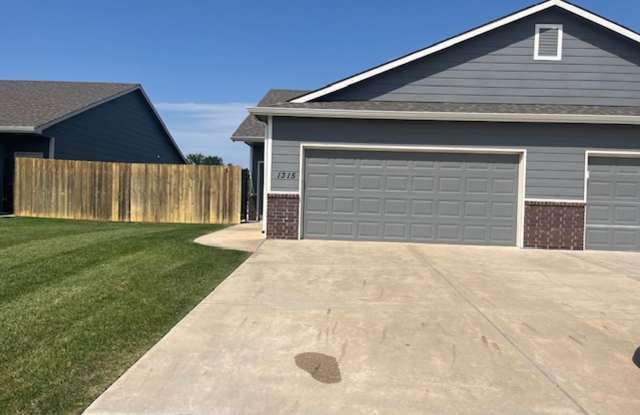 3 Bedroom 2 Bath Duplex Located in Andover