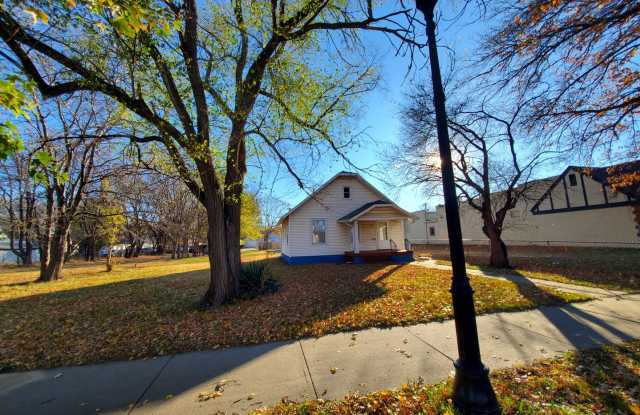Great Central location home!  - Nice home with appliances. Close to Washburn University