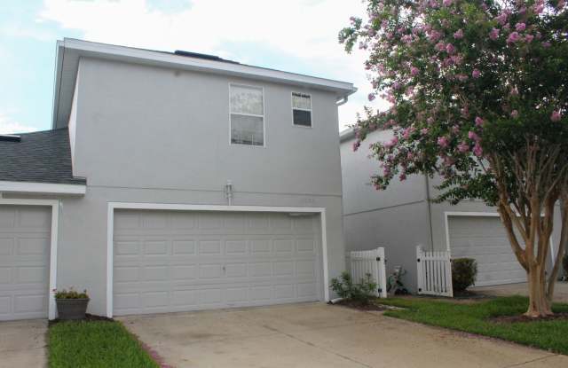 MOVE IN MAY-Water & electricity included 1x1 above garage apartment!! Full kitchen & bathroom!! Washer & dryer! Separate entrance in back!
