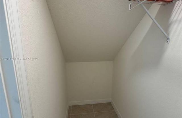 3464 Sandalwood Isle