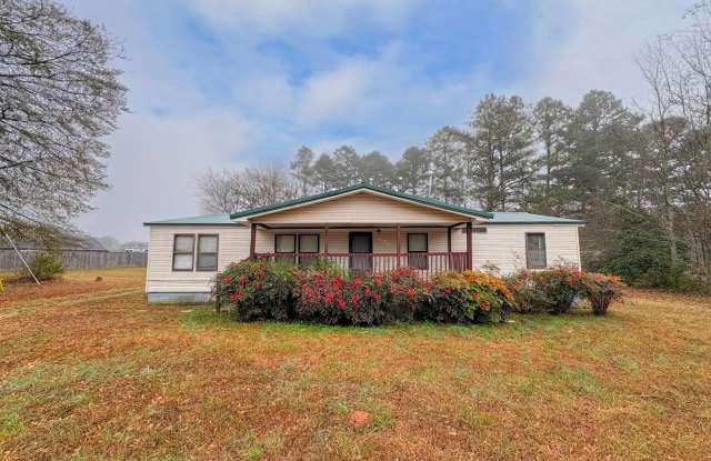 AVAILABLE NOW | 4BR 2BA | MOBILE HOME ON OVER AN ACRE| AUBURN GA
