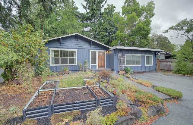 Photo of 816 NE 120th St