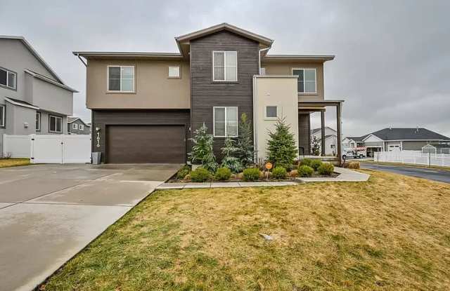 1616 Maple Way