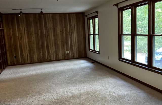 135 S Belvedere Drive