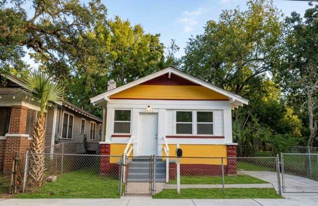 Fully Renovated 3/1- Single Family  Available for Immediate Rent!