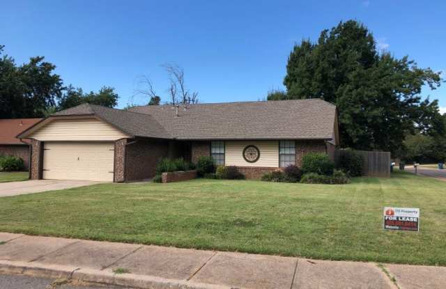 3 bed 2 bath in the heart of Edmond! - 1001 South Neptune Road, Edmond, OK 73003