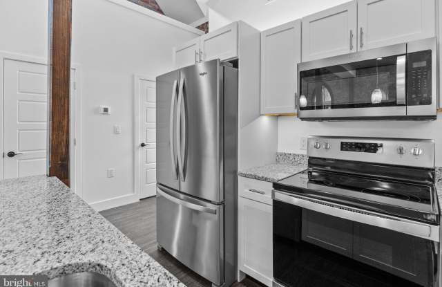 819 BLOOMING GLEN ROAD unit: Apt 4