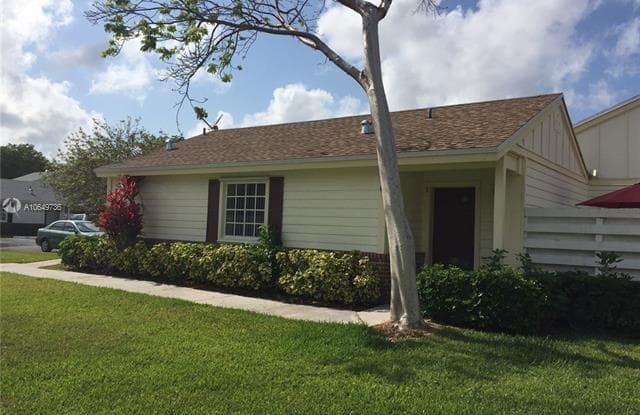 13772 SW 149th Circle Ln - 13772 Southwest 149th Circle Lane, Country Walk, FL 33186