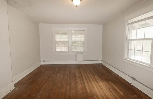 2 Bedroom House Just Steps From Downtown & Campus