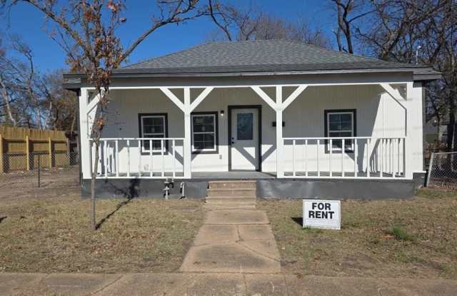 Photo of 216 W 9th Street