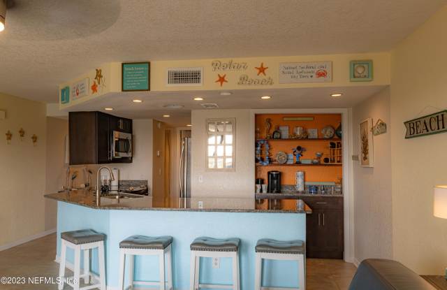 1701 1ST Street N 1B