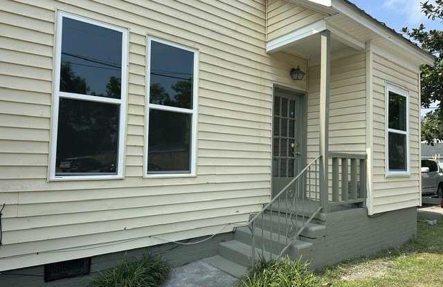 102 W Inman