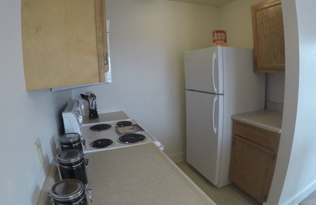 220 S 6th St (Maison de Ville)