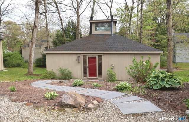 3 Edgewood Circle