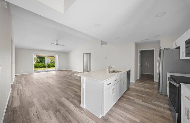 Newer construction 4‑bedroom, 2‑bathroom in Cape Coral