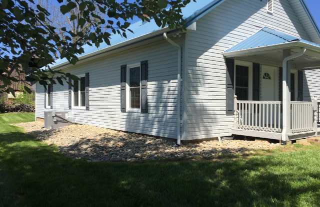 Remodeled Farm Home in Morristown 2 Bed + 1 Office + 1.5 Bath