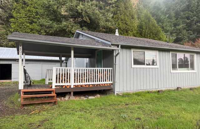 2 bed 1 bath fenced yard with fireplace 48015 W. 2nd St