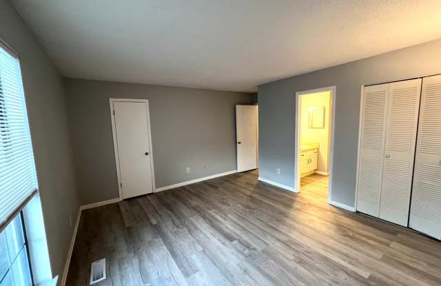 Crestwood Townhome