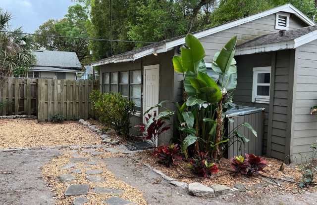 1-Bedroom, 1-Bath Detached House – Mills50/ Downtown Orlando/Colonitaltown