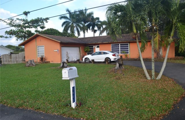 5800 SW 164th Ter - 5800 Southwest 164th Terrace, Southwest Ranches, FL 33331