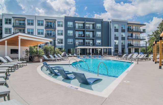 Photo of Lyra by Radius