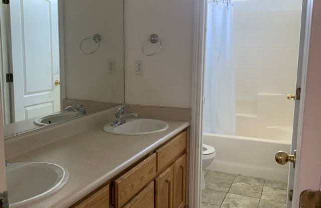 Photo of 6 BR 3 BA 2 Story home available in Visalia now