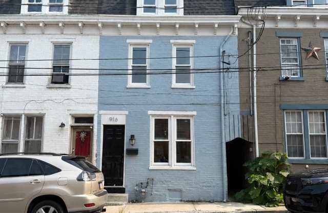 Beautifully Renovated 4 bedroom 2 bathroom Townhome in Columbia, PA!