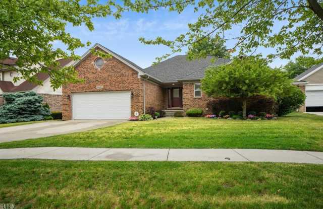 33494 Farmview
