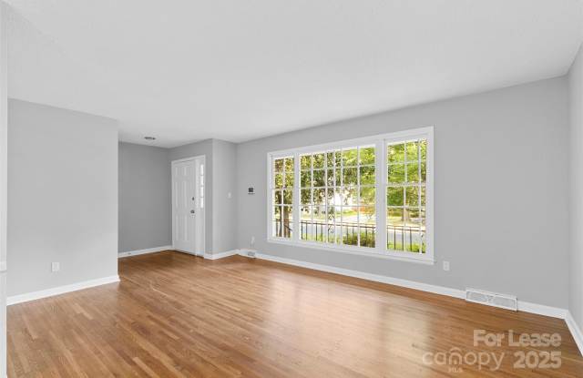 2122 Knickerbocker Drive