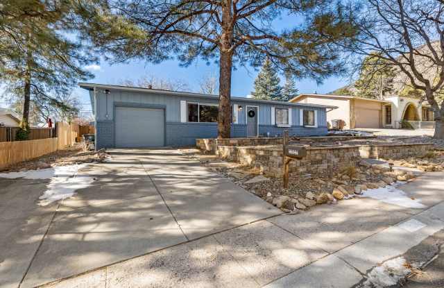 Delightful single level home in Swiss Manor