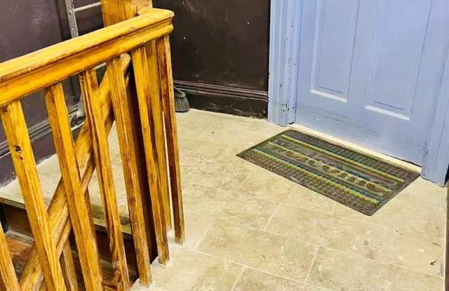 35-40 92 Street unit: 2Fl Front