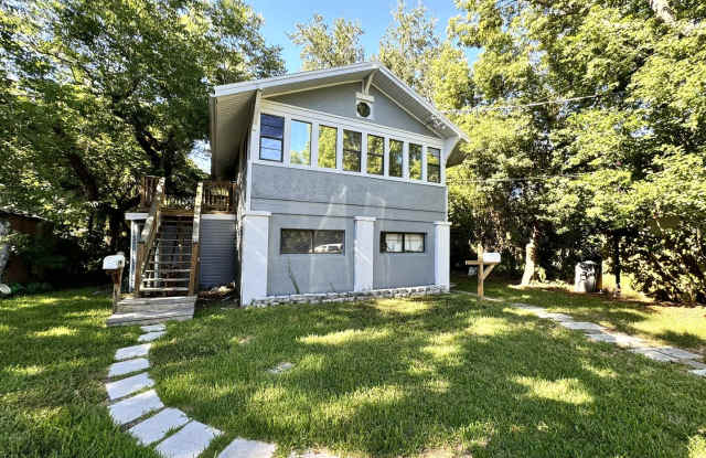 Downstairs 2BR/1BA Riverside Duplex Apartment
