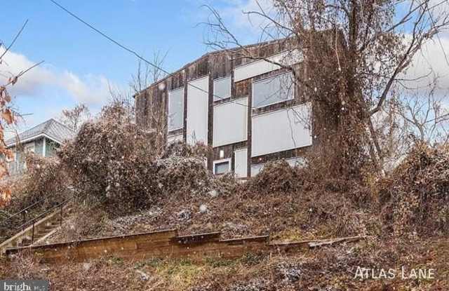 1250 KEARNY Street NE