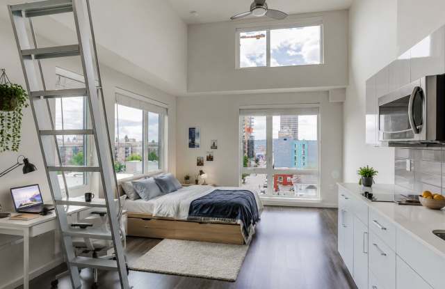 The Stax Apartments - Student Housing