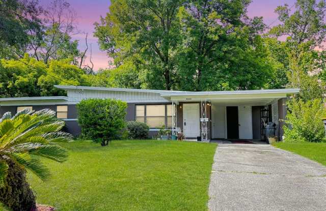 Pet Friendly charming 3 BD 2 BA Home!