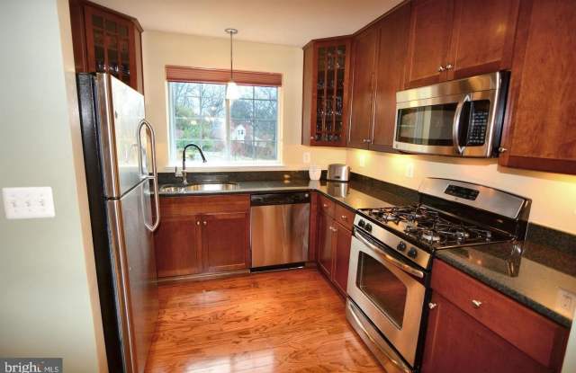 4139 S FOUR MILE RUN DRIVE