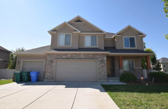 Beautiful 6 Bedroom Home in Riverton!