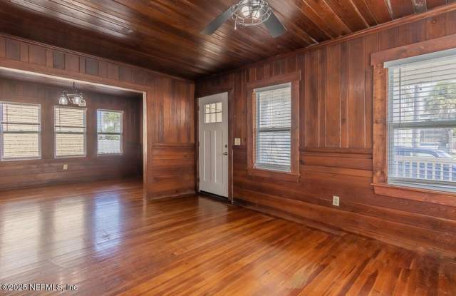 1718 1ST Street N unit: 3