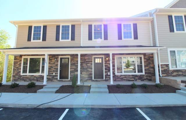 Stylish and Spacious Townhome Near Sentara – 4 Beds | 3.5 Baths | 2,300 Sq. Ft.