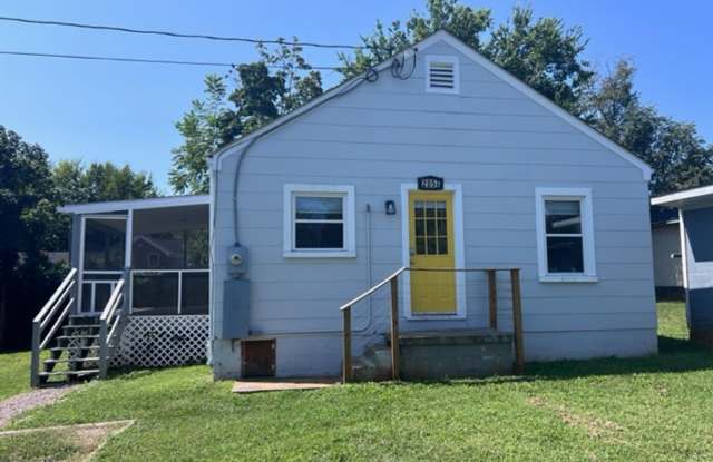 Photo of 2 BR Belmont Area Cottage Heart of Downtown