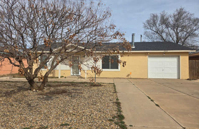 1808 Debra Clovis, NM 88101