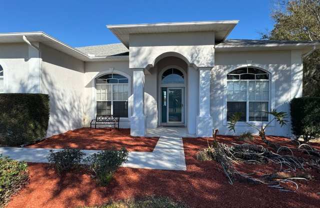 LakeFront Home in Haines City. Lawncare  Included