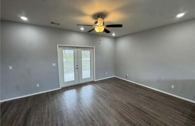 1666  S Razorback  RD