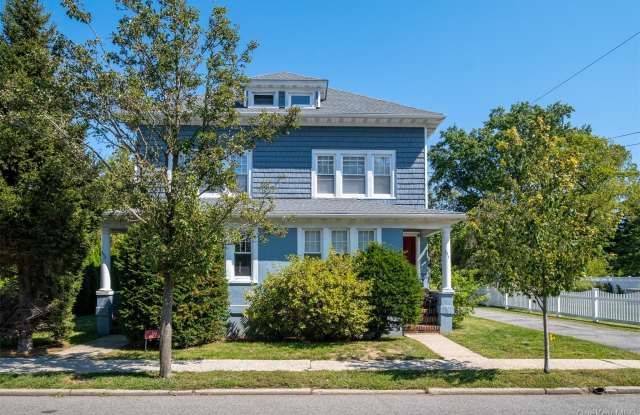 Photo of 453 Beach Avenue unit: Left