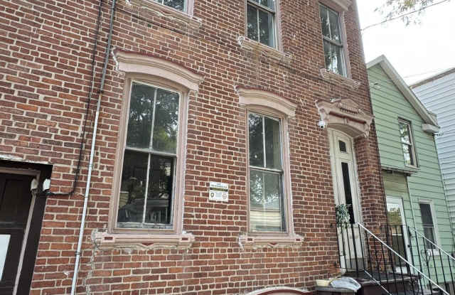 Photo of 305 2nd Street