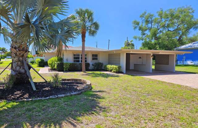 Venice Island – North of Venice Ave - Annual Single Family Home– Minutes from Venice Beach, Mainstreet, and all Downtown Venice Island offers!