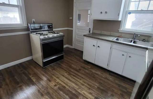 Photo of 1514 Houghton: Inviting 2-Bedroom Home for Rent