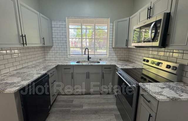 1901 Clairmont Terr NE