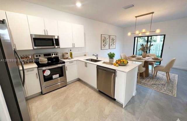 24600 SW 119th Pl, Miami, FL 33032