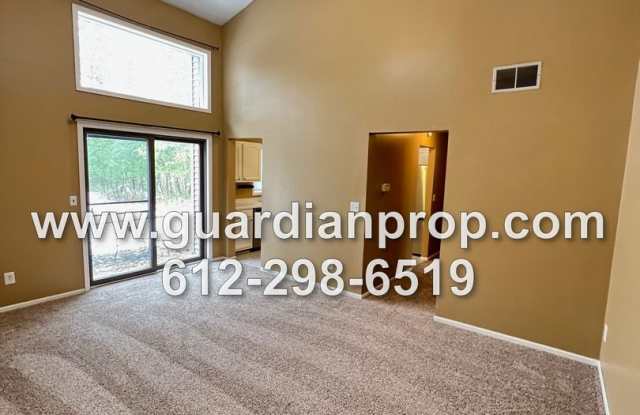 End Unit Maplewood Townhouse Available January 1st, Vaulted Ceilings, Patio, 2 Car Garage